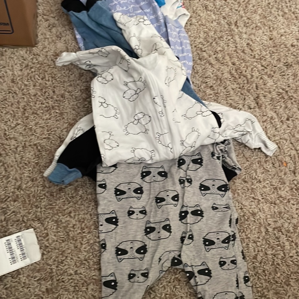 Pajamas bundle - Picture 3 of 3